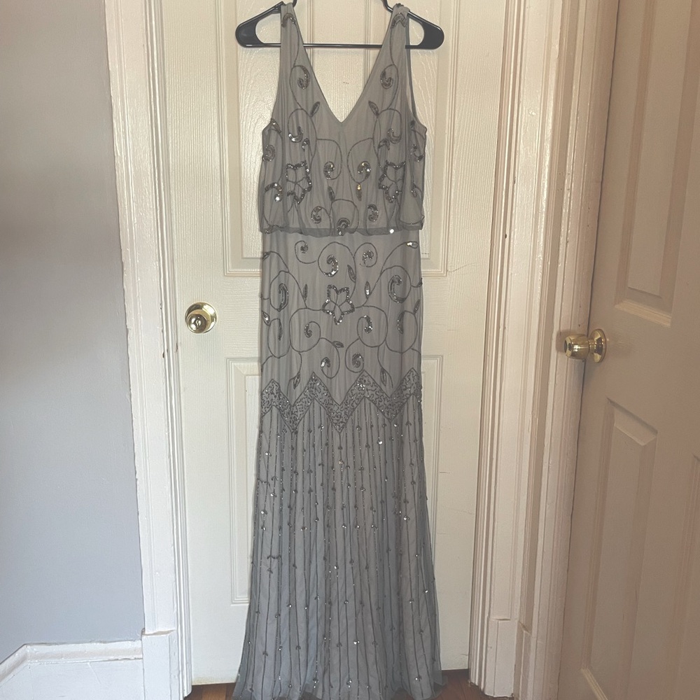 Elegant Grey Sleeveless Sequin Dress
